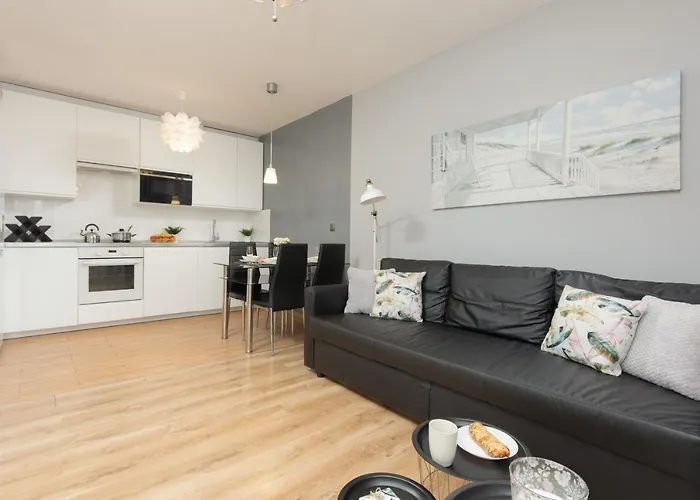 Wawrzyszewska By Renters Apartment