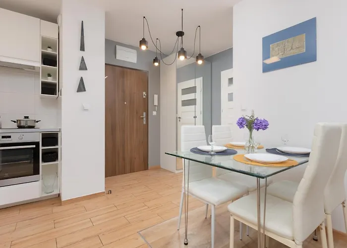 Wawrzyszewska By Renters Apartment