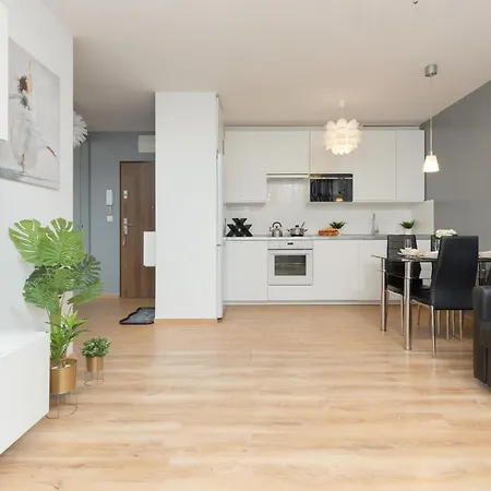 Wawrzyszewska By Renters شقة